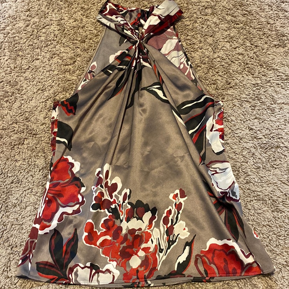 Ann Taylor 0P petite large Flower print halter top in gray. Side zipper